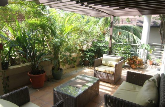 Secluded Ground Floor Apartment with Direct Pool Access